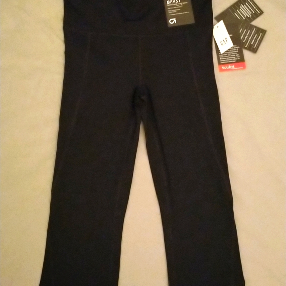 ❣️Amazing Black Gapfit Sculpt Compression Sprint Capris NWT XS